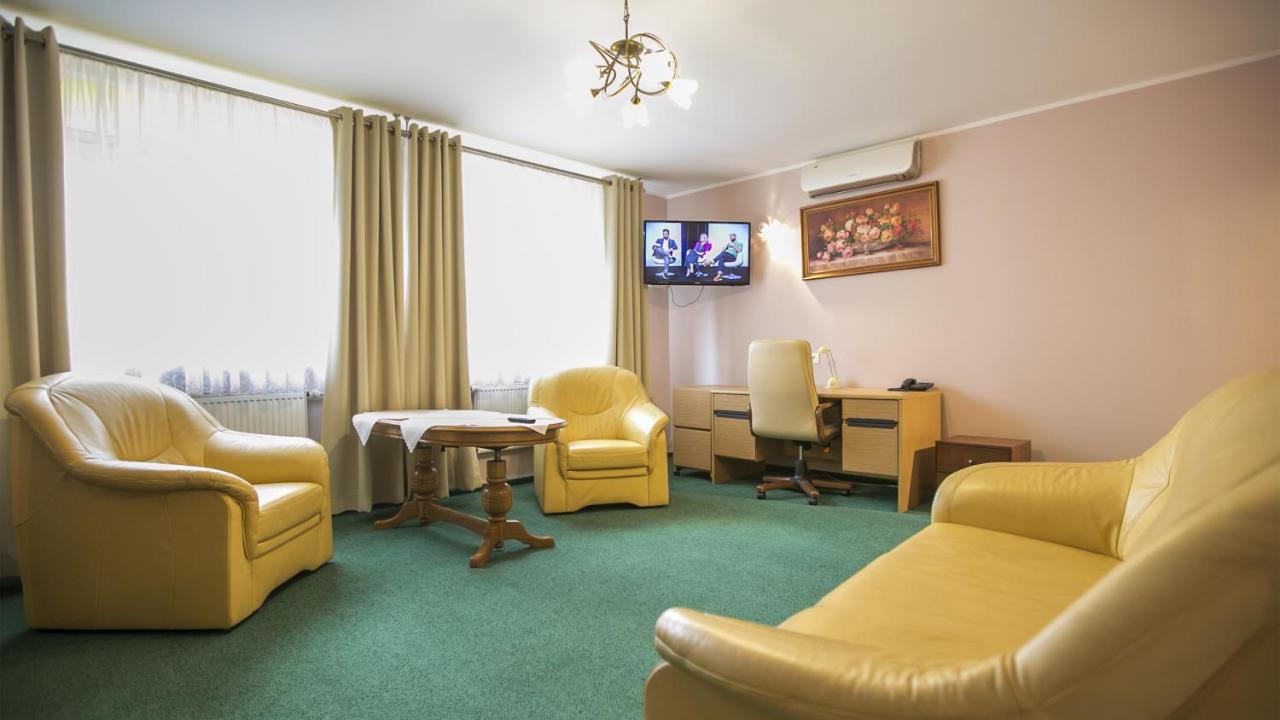 Hotel Unibus Bielsk Podlaski Dış mekan fotoğraf