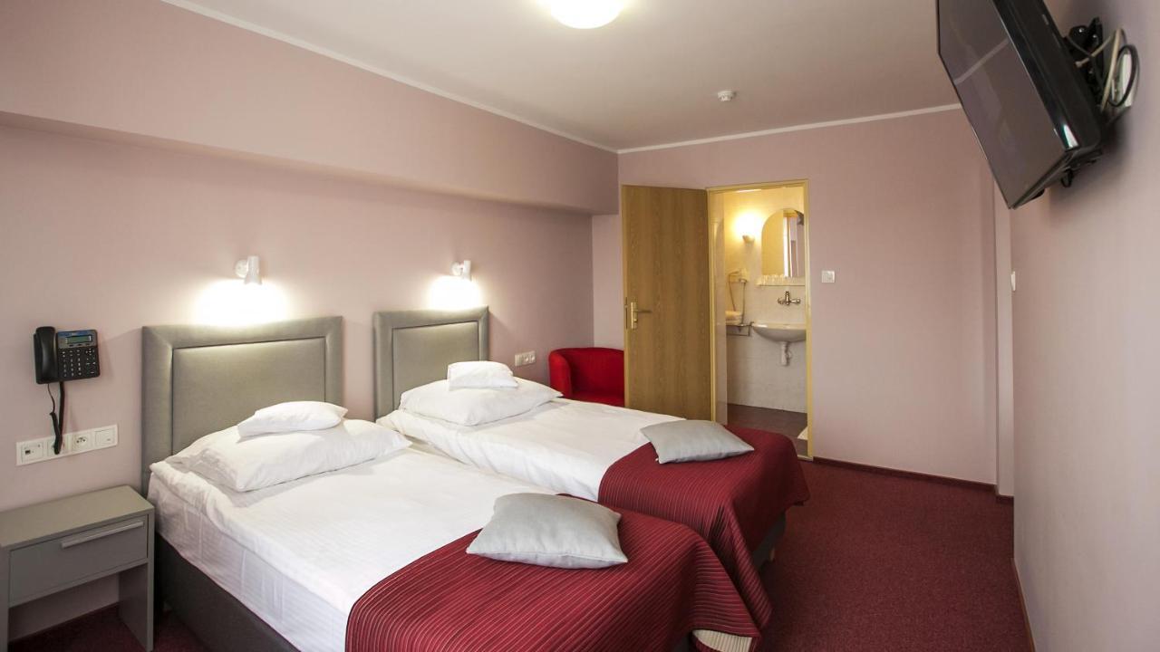 Hotel Unibus Bielsk Podlaski Dış mekan fotoğraf