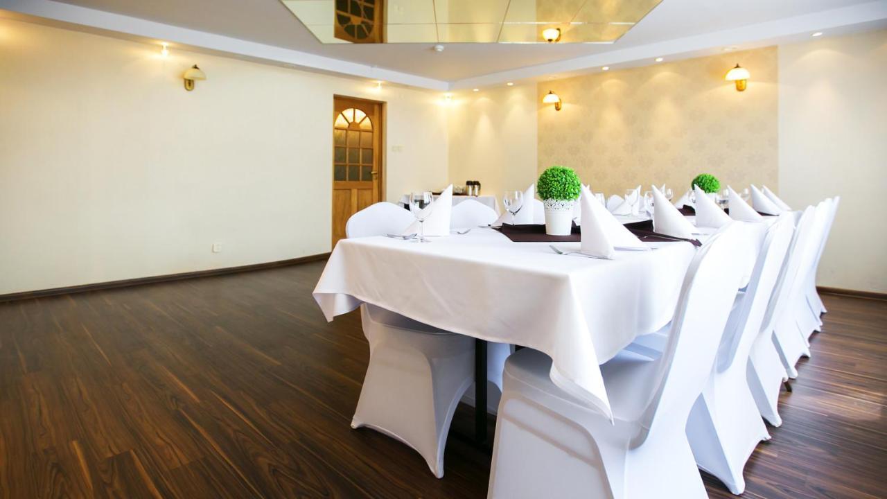 Hotel Unibus Bielsk Podlaski Dış mekan fotoğraf