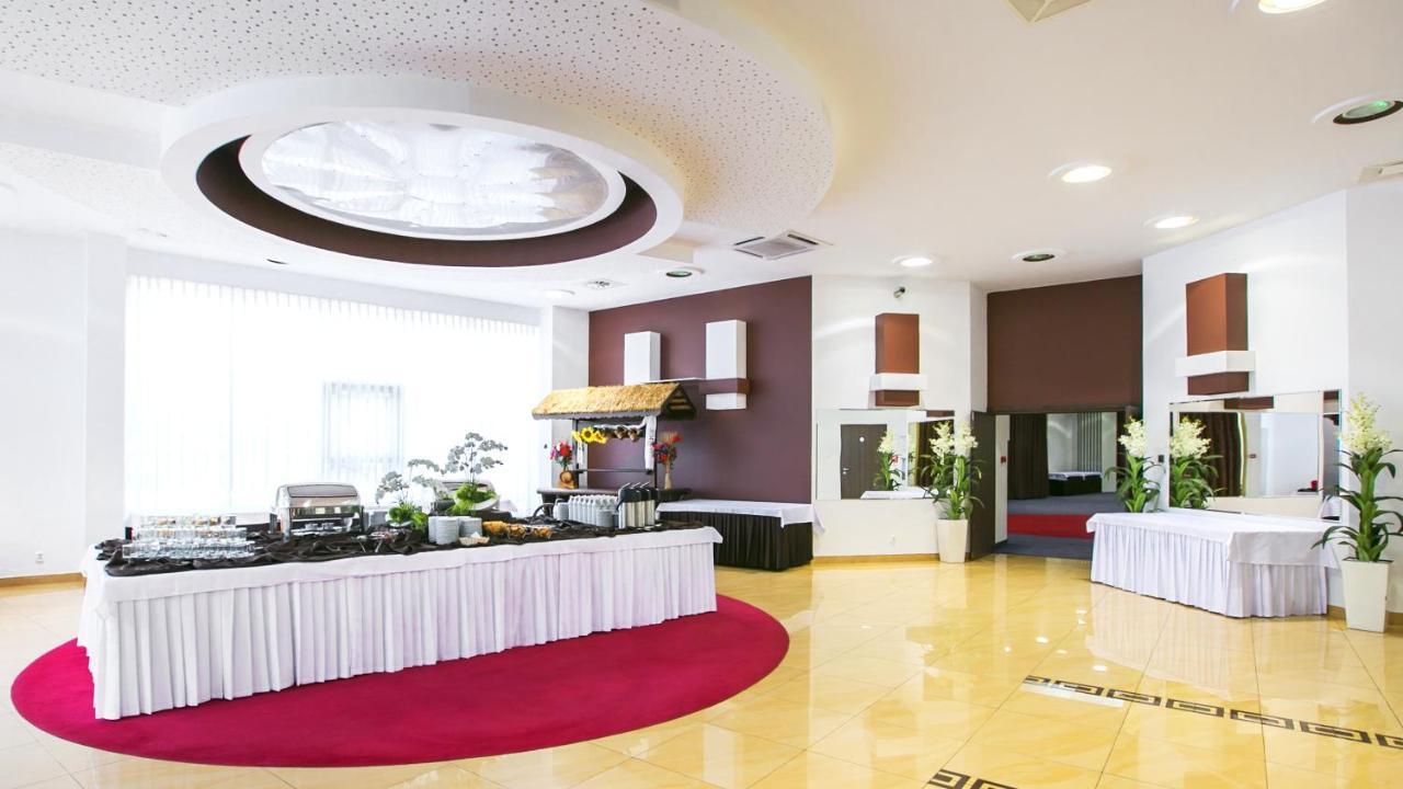 Hotel Unibus Bielsk Podlaski Dış mekan fotoğraf