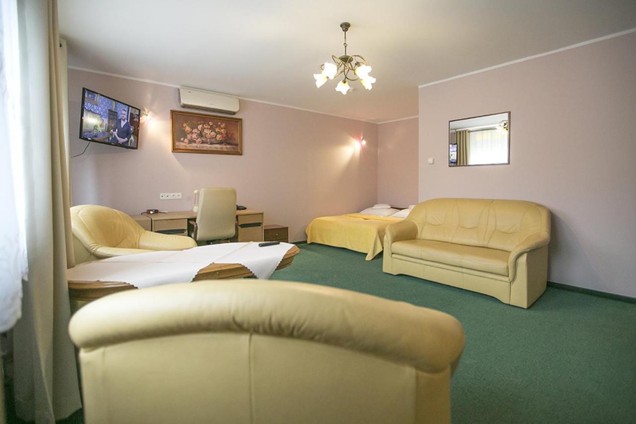 Hotel Unibus Bielsk Podlaski Dış mekan fotoğraf